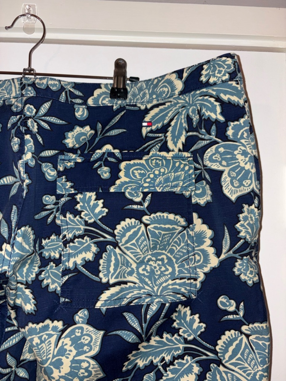 Tommy Hilfiger Floral Crop Pattern Pants - Picture 7 of 8